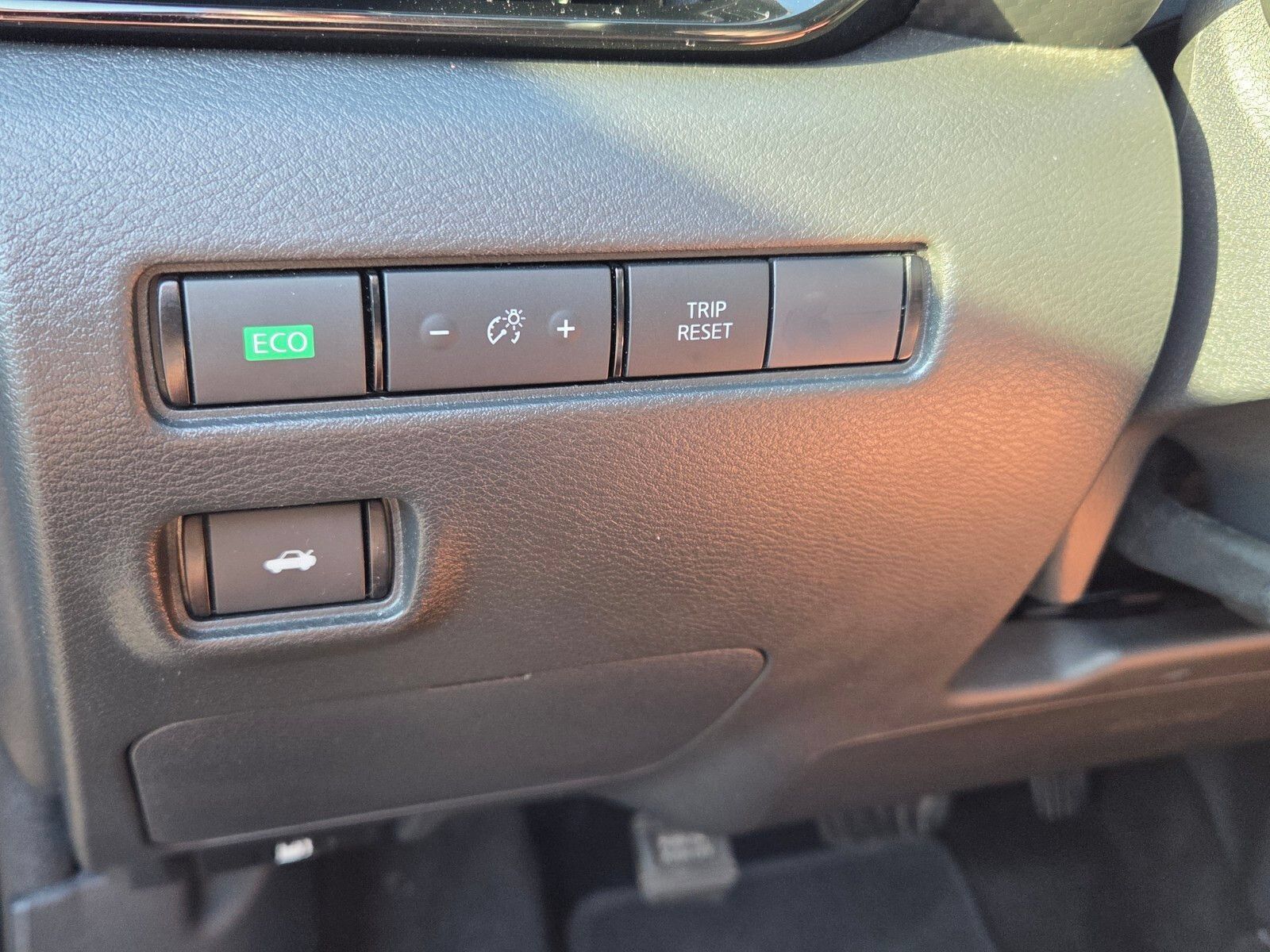 Used 2024 Nissan Sentra SV FWD image 28