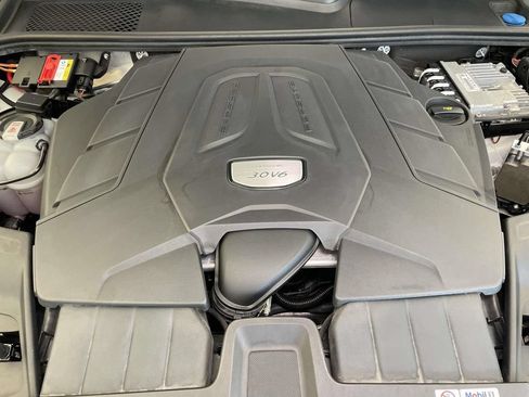 Certified 2022 Porsche Cayenne Platinum Edition AWD/4WD image 24