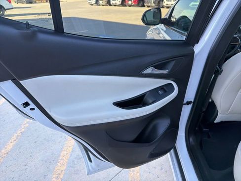 Used 2022 Buick Encore GX Essence w/ Sport Touring Package FWD image 19