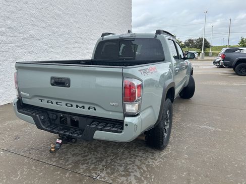 Used 2022 Toyota Tacoma TRD Off-Road w/ TRD Premium Off Road Package AWD/4WD image 6