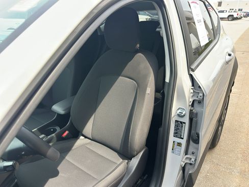 Used 2025 Hyundai Kona SEL AWD/4WD image 25