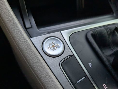 Used 2015 Volkswagen Golf TDI S image 21