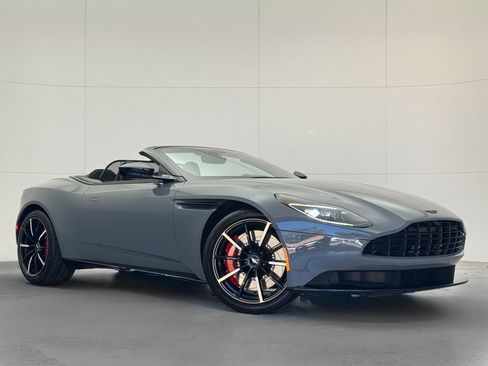 Used 2023 Aston Martin DB11 Volante image 37