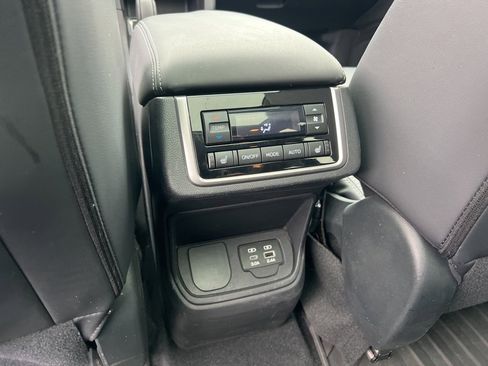 Used 2024 Subaru Ascent Limited w/ Technology Package image 20