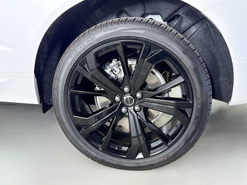 New 2026 Volvo XC60 T8 Ultra w/ Climate Package PRO AWD/4WD image 32