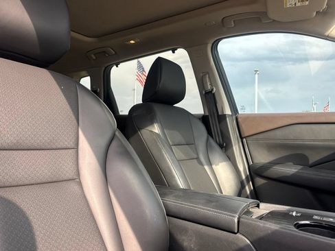 Used 2023 Nissan Rogue SV w/ SV Premium B Package FWD image 28