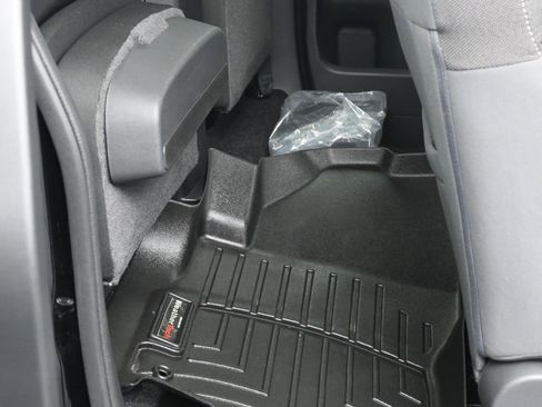 Used 2025 Nissan Frontier SV image 9