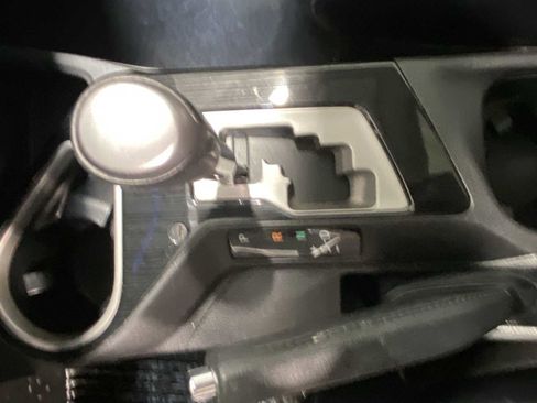 Used 2016 Toyota RAV4 Limited image 17
