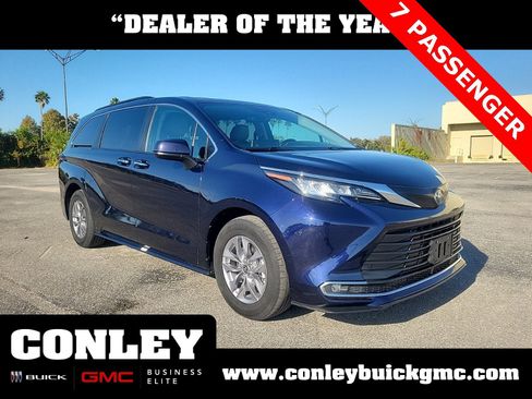 Used 2023 Toyota Sienna XLE image 1