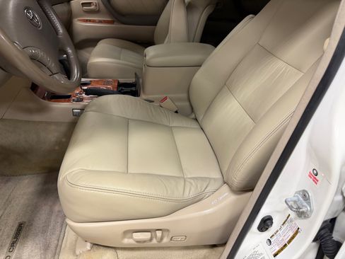 Used 2004 Toyota Land Cruiser image 22