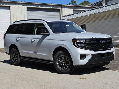 New 2025 Ford Expedition Active image 2