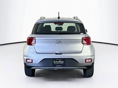 Used 2025 Hyundai Venue SEL FWD image 7