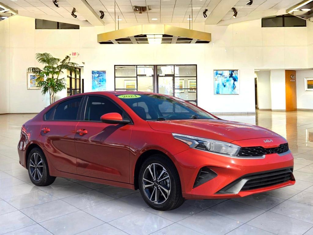 Used 2024 Kia Forte LXS FWD image 3