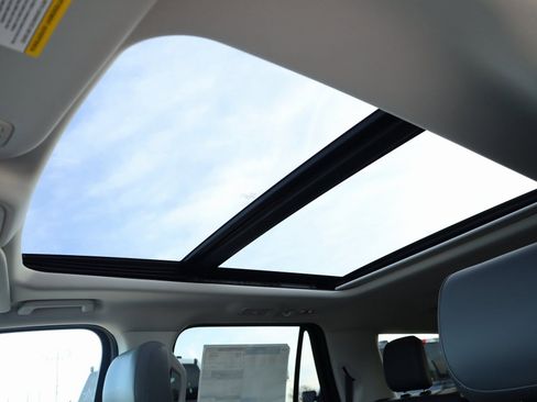 New 2025 Ford Expedition Active image 19