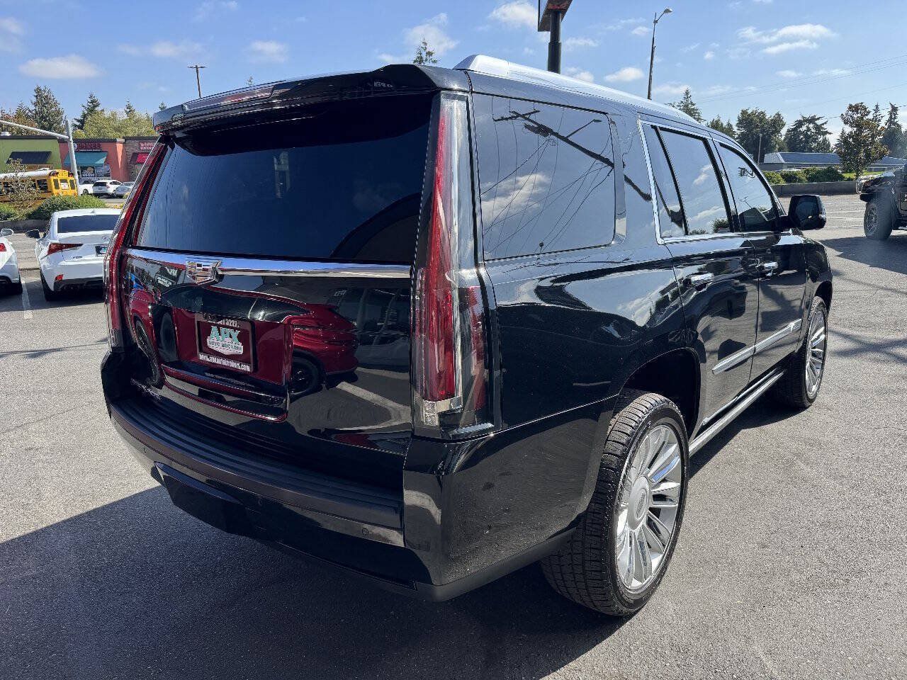Used 2019 Cadillac Escalade Platinum RWD image 10