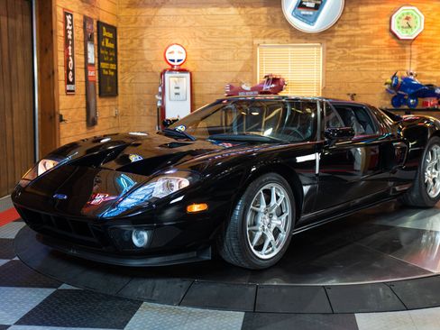 Used 2006 Ford GT image 8