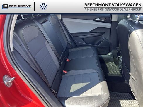 Used 2023 Volkswagen Taos SE w/ Panoramic Sunroof Package AWD/4WD image 26