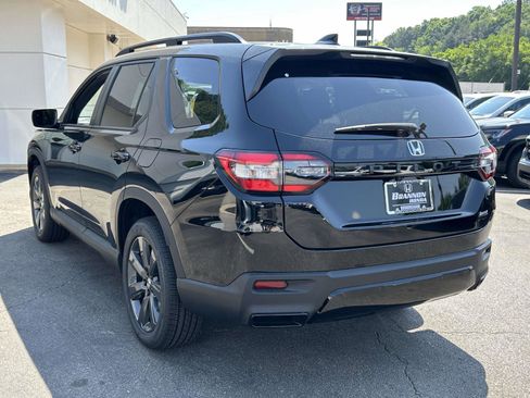 New 2026 Honda Pilot Sport image 3