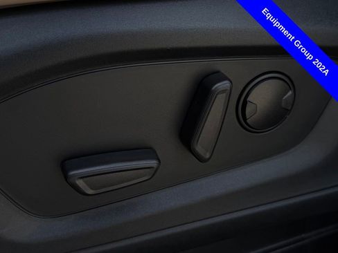 Used 2022 Ford Explorer XLT w/ Equipment Group 202A RWD image 7