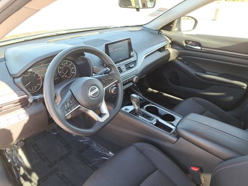Used 2024 Nissan Altima 2.5 SV image 15