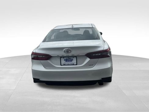 Used 2021 Toyota Camry XLE image 7