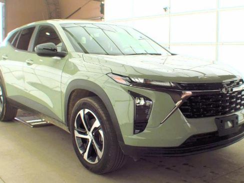 Used 2024 Chevrolet Trax RS image 2