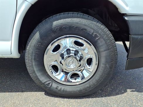 Used 2019 Chevrolet Express 2500 w/ Driver Convenience Package RWD image 28