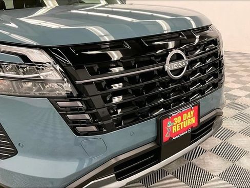New 2026 Nissan Pathfinder Platinum AWD/4WD image 16