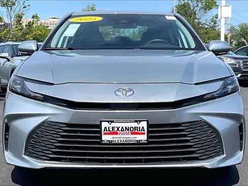 Used 2025 Toyota Camry LE FWD image 3
