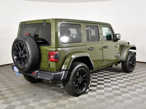 Used 2024 Jeep Wrangler Unlimited Sahara AWD/4WD image 6