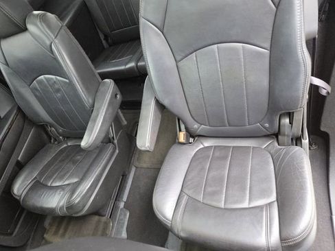 Used 2013 GMC Acadia Denali image 28