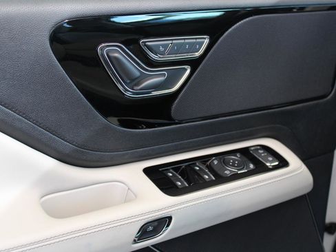 Used 2025 Lincoln Aviator 2WD image 13