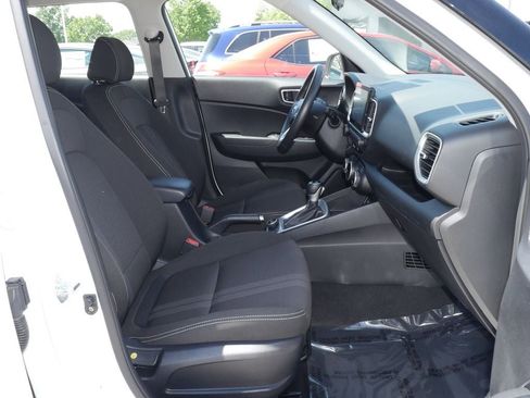 Used 2025 Hyundai Venue SEL FWD image 21