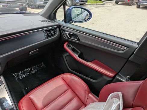 Used 2022 Porsche Macan GTS w/ Sport Chrono Package AWD/4WD image 19