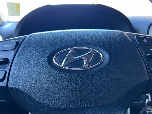 Used 2023 Hyundai Venue SEL image 39