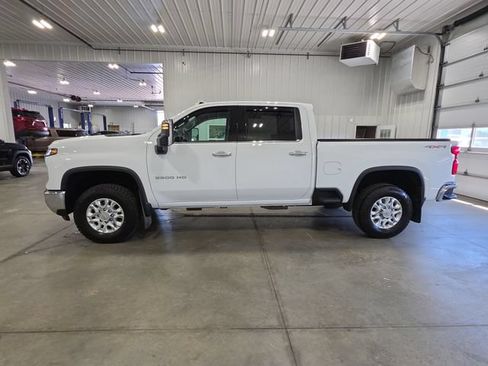 Used 2024 Chevrolet Silverado 3500 LTZ AWD/4WD image 5