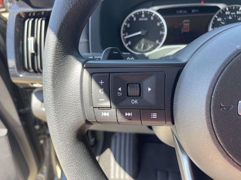 Used 2024 Nissan Pathfinder S image 21