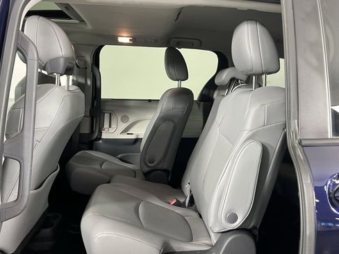 Used 2024 Toyota Sienna XLE image 26