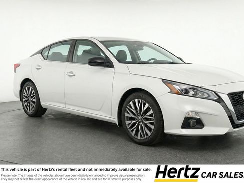 Used 2025 Nissan Altima 2.5 SV image 1