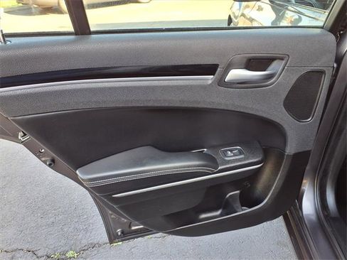 Used 2023 Chrysler 300 S image 8