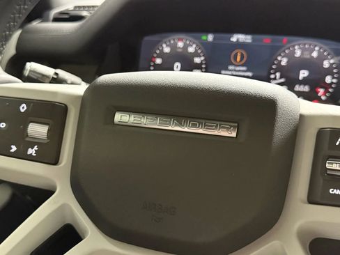 Used 2022 Land Rover Defender 110 S image 35