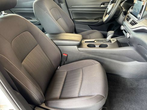 Used 2025 Nissan Altima 2.5 SV FWD image 36