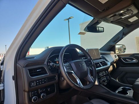Used 2022 Chevrolet Tahoe Z71 w/ Luxury Package AWD/4WD image 10