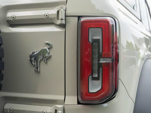 New 2026 Ford Bronco Outer Banks w/ Sasquatch Package AWD/4WD image 16