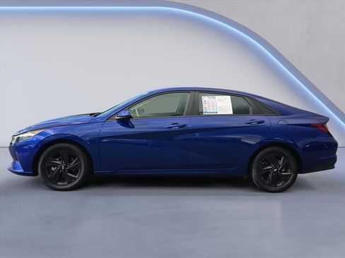 Used 2023 Hyundai Elantra SEL w/ Cargo Package image 2