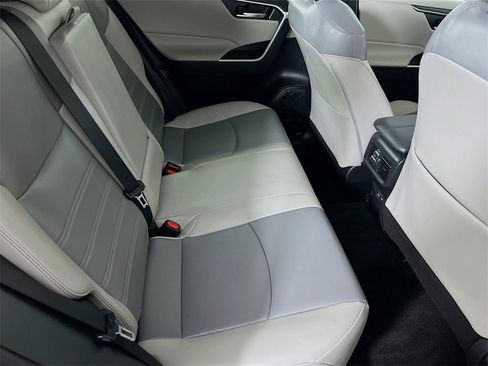 Used 2023 Toyota RAV4 XLE Premium image 28