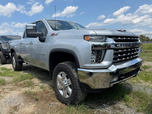 Used 2022 Chevrolet Silverado 2500 LTZ w/ LTZ Convenience Package AWD/4WD image 3