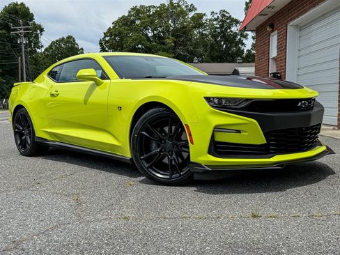 Used 2021 Chevrolet Camaro SS RWD image 31