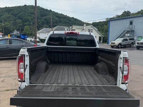 Used 2019 GMC Canyon SLE w/ Driver Alert Package AWD/4WD image 5