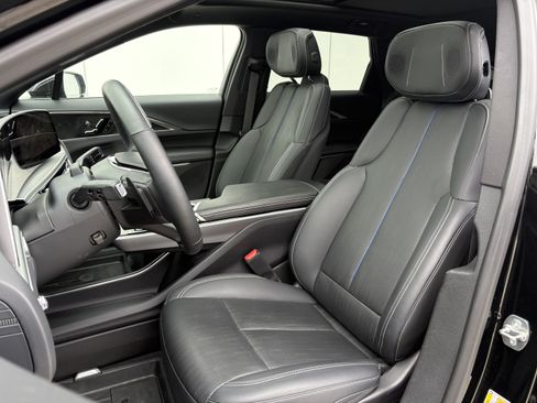 Used 2024 Cadillac Lyriq Luxury w/ LPO, Floor Liner Package AWD/4WD image 12